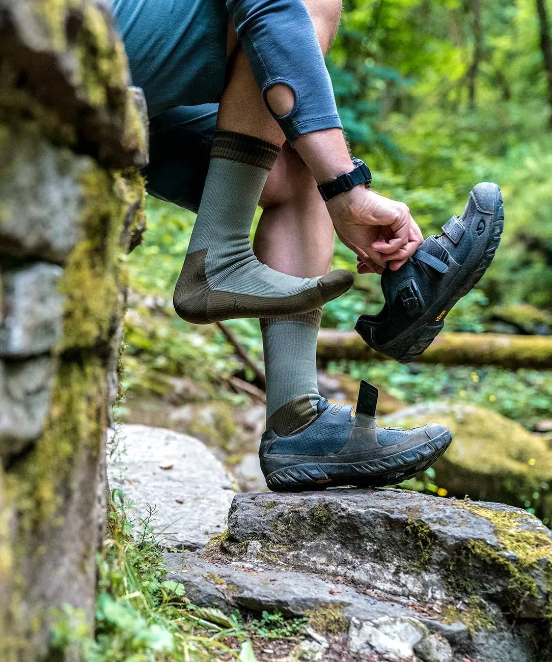 Crosspoint Waterproof Wool-Blend Mountain Socks - Optimal Outdoor Performance