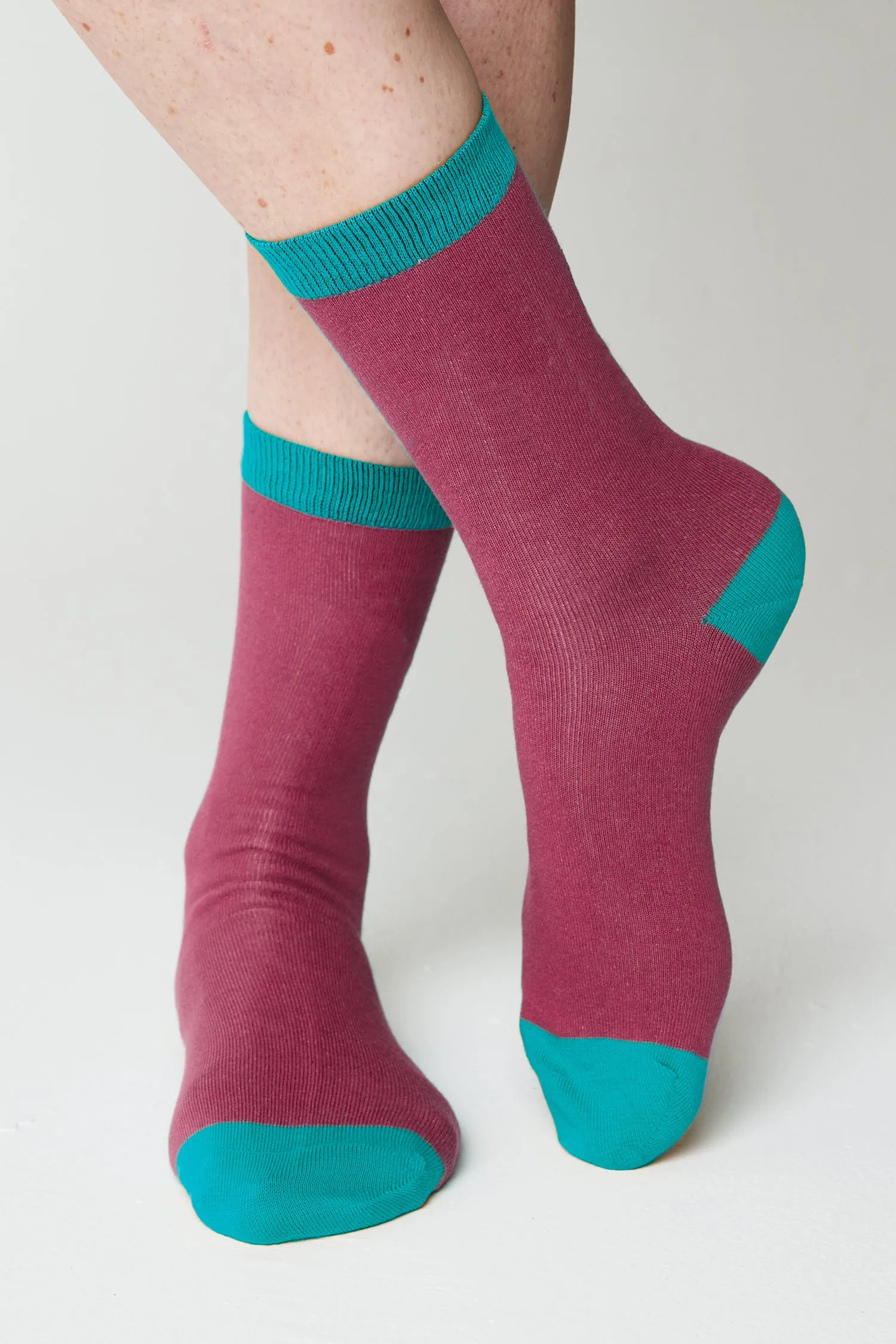 Nomads - Plain Bamboo Socks - Raspberry